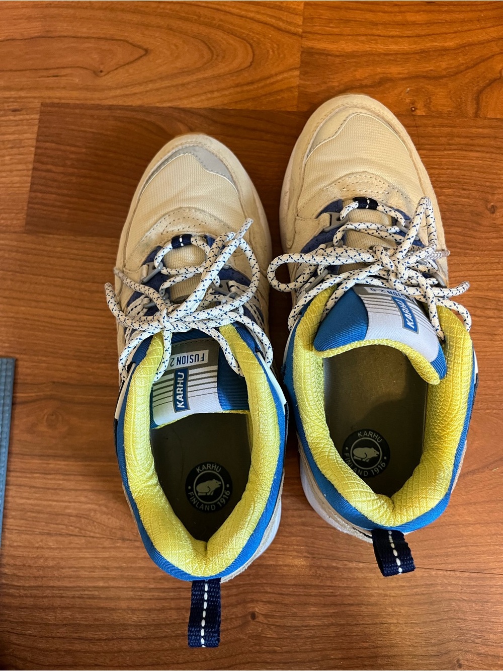 Karhu Fusion2 Women's Athletic Sneakers in Cream & Blue